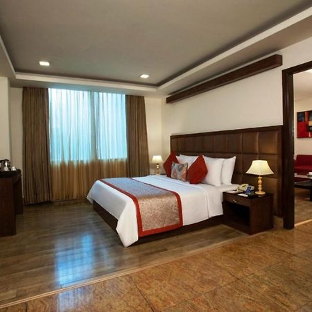 Taurus Sarovar Portico Neu-Delhi Exterior foto