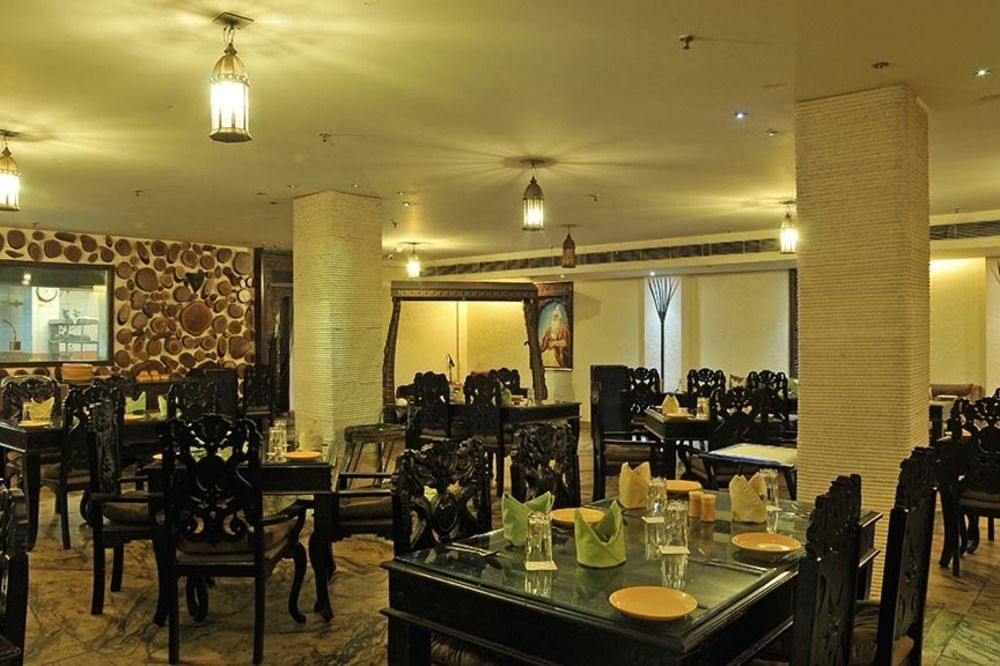 Taurus Sarovar Portico Neu-Delhi Exterior foto