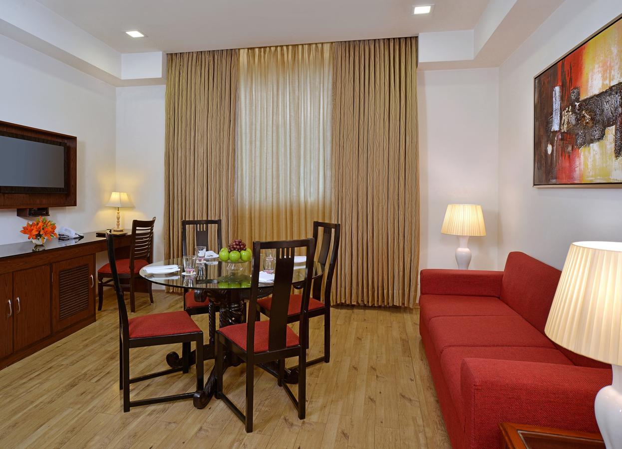 Taurus Sarovar Portico Neu-Delhi Exterior foto
