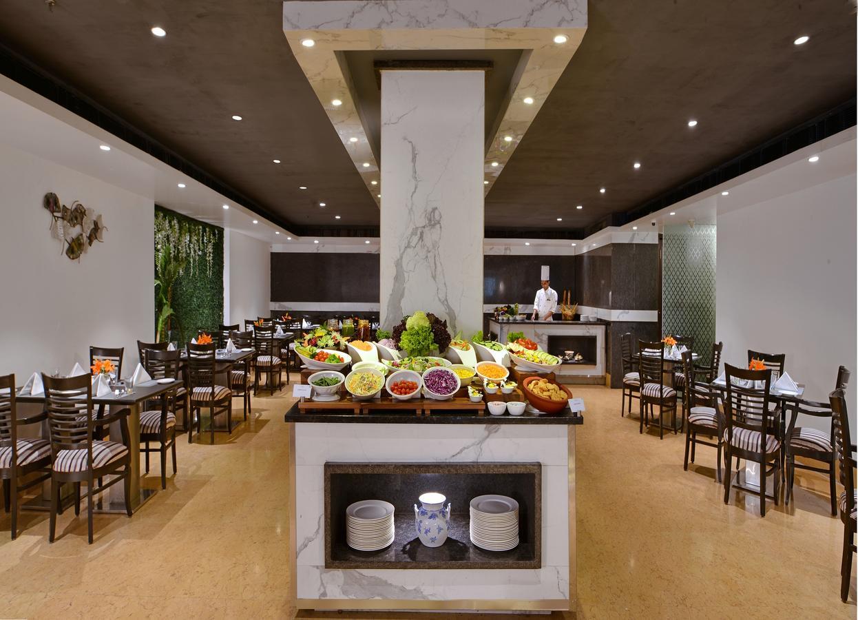 Taurus Sarovar Portico Neu-Delhi Exterior foto