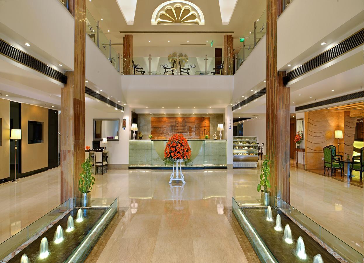 Taurus Sarovar Portico Neu-Delhi Exterior foto