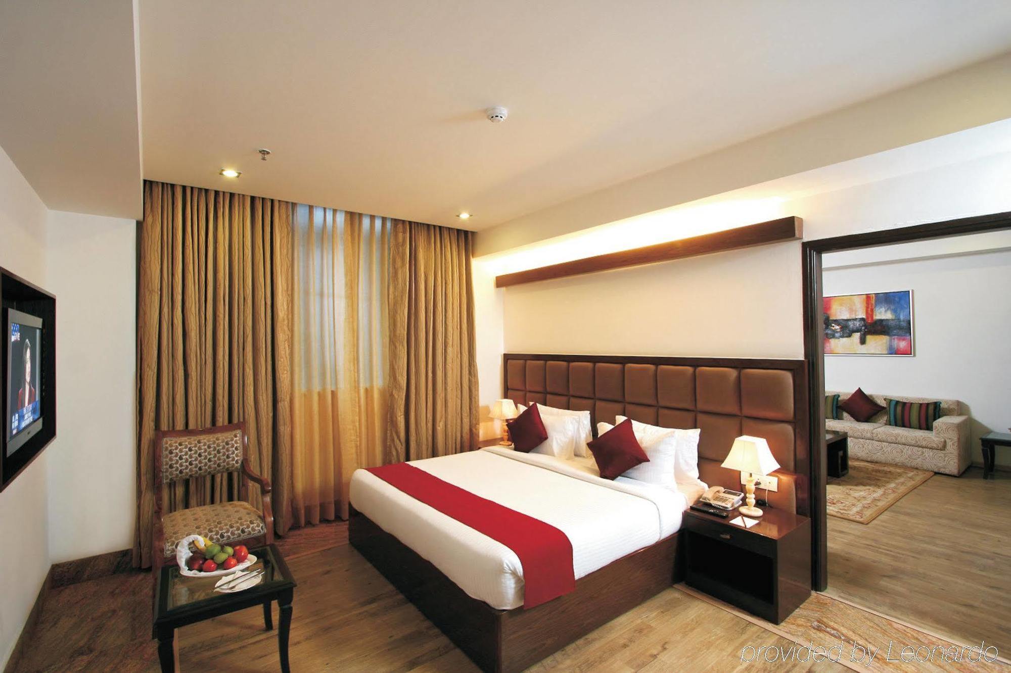 Taurus Sarovar Portico Neu-Delhi Exterior foto