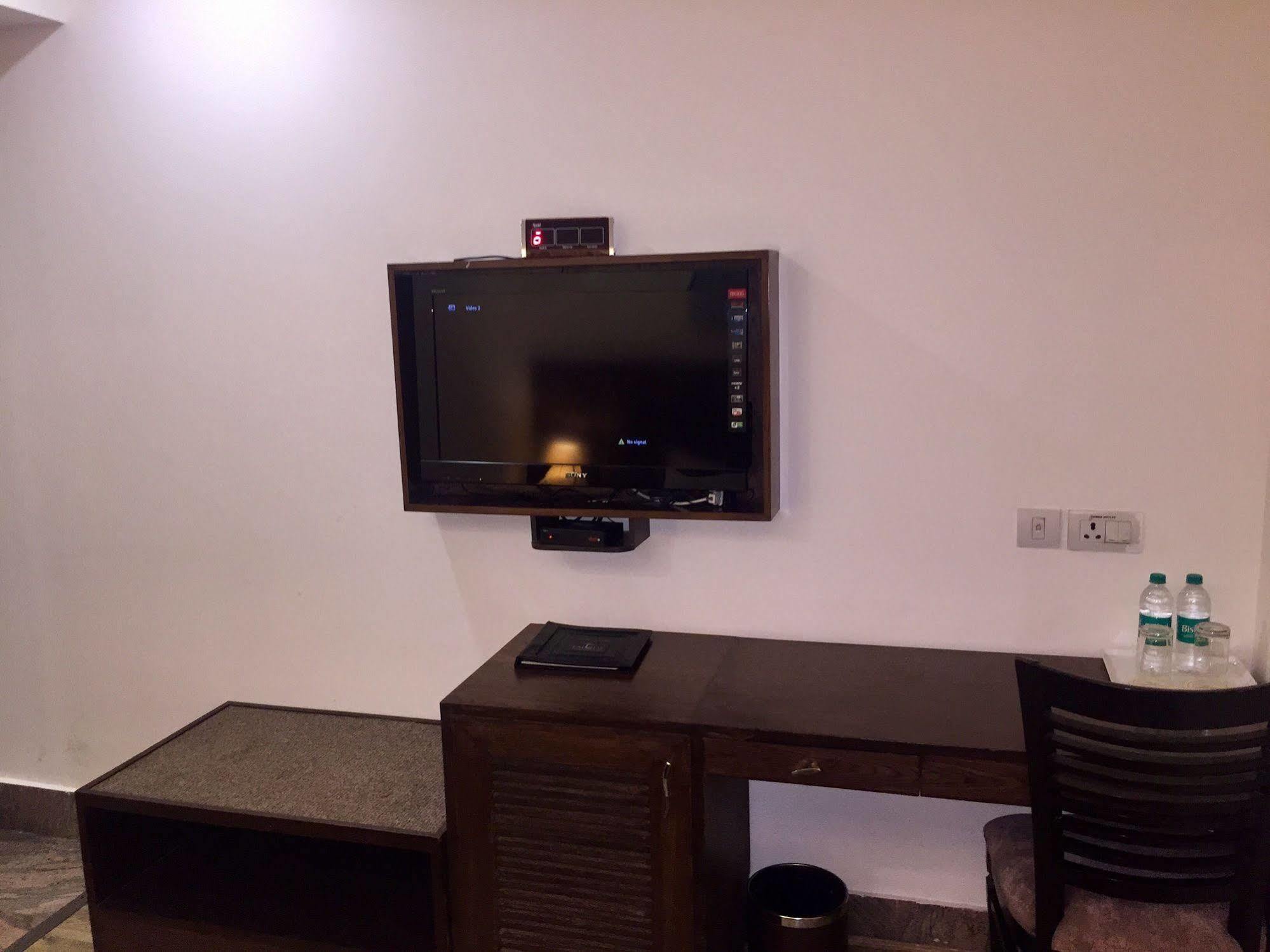 Taurus Sarovar Portico Neu-Delhi Exterior foto