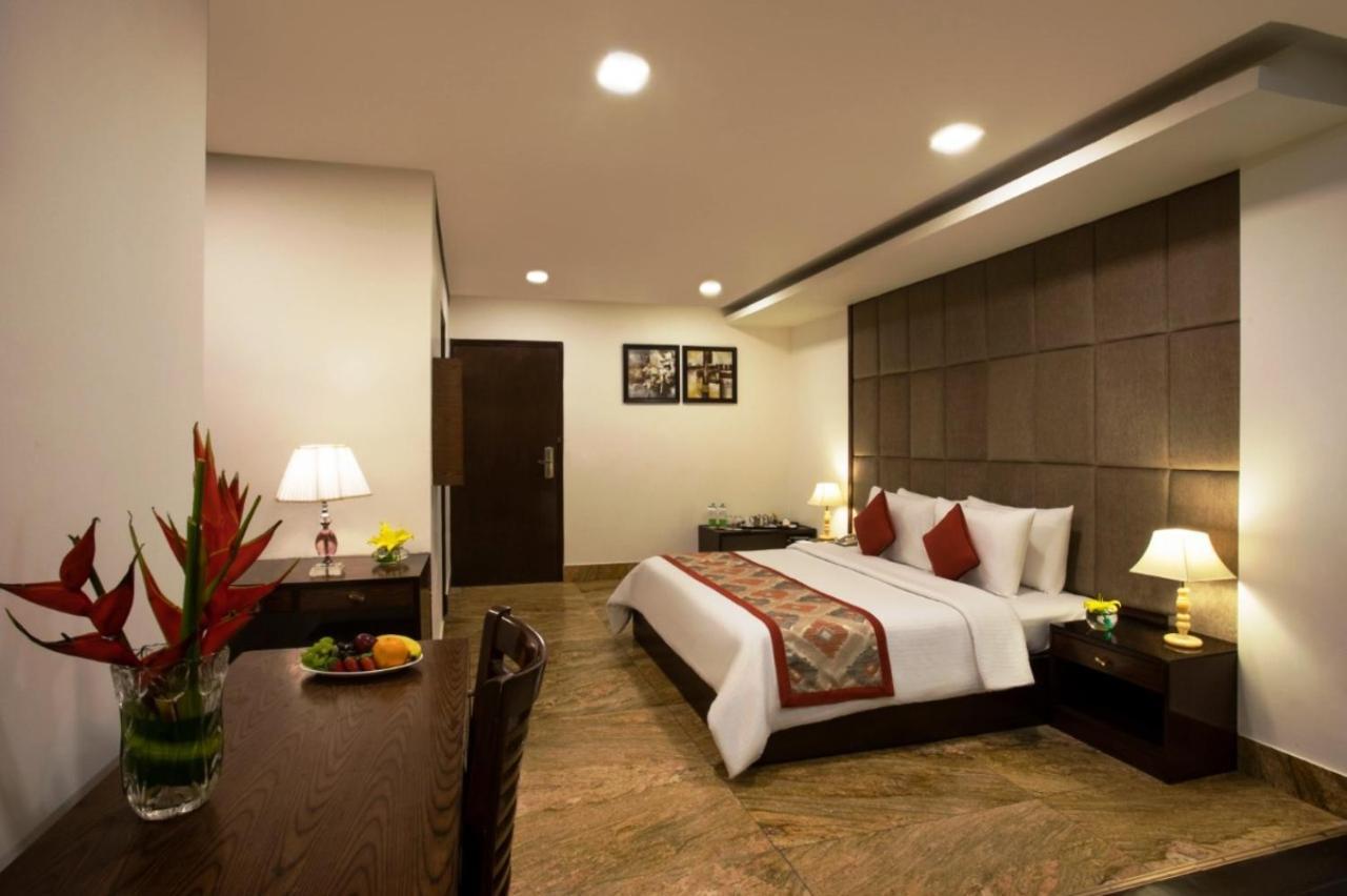 Taurus Sarovar Portico Neu-Delhi Exterior foto